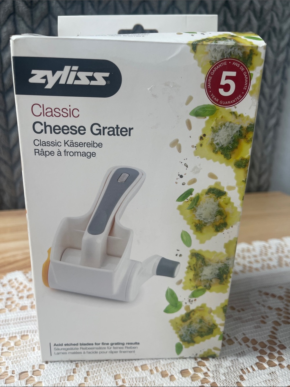 Classic Zyliss Cheese Grater — White & Gray